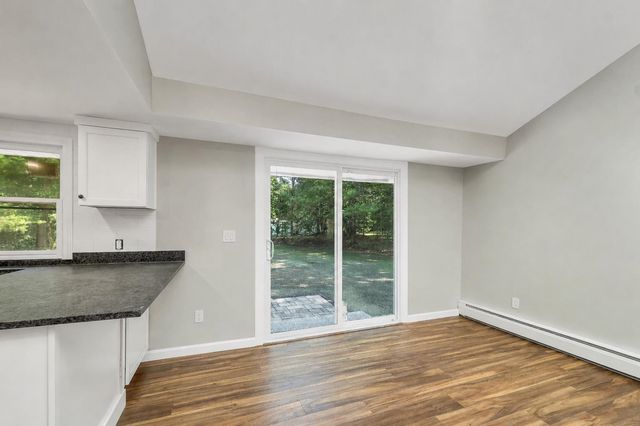 4 Loop Road, Londonderry, NH 03053
