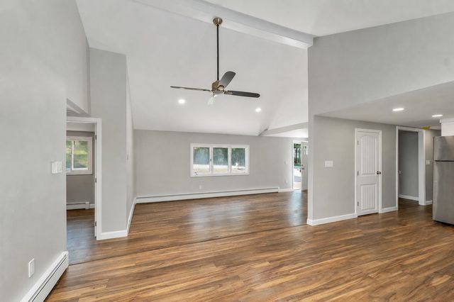 4 Loop Road, Londonderry, NH 03053