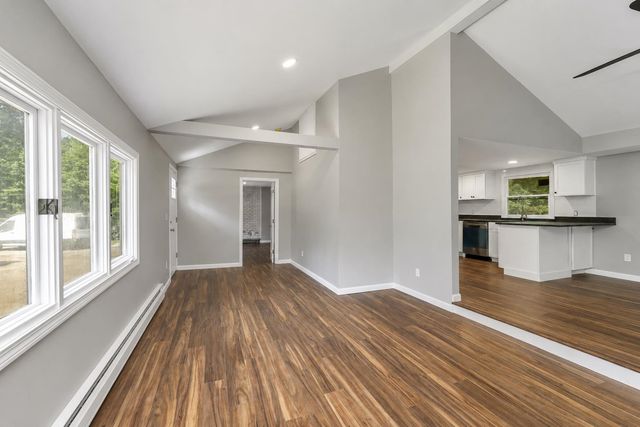 4 Loop Road, Londonderry, NH 03053