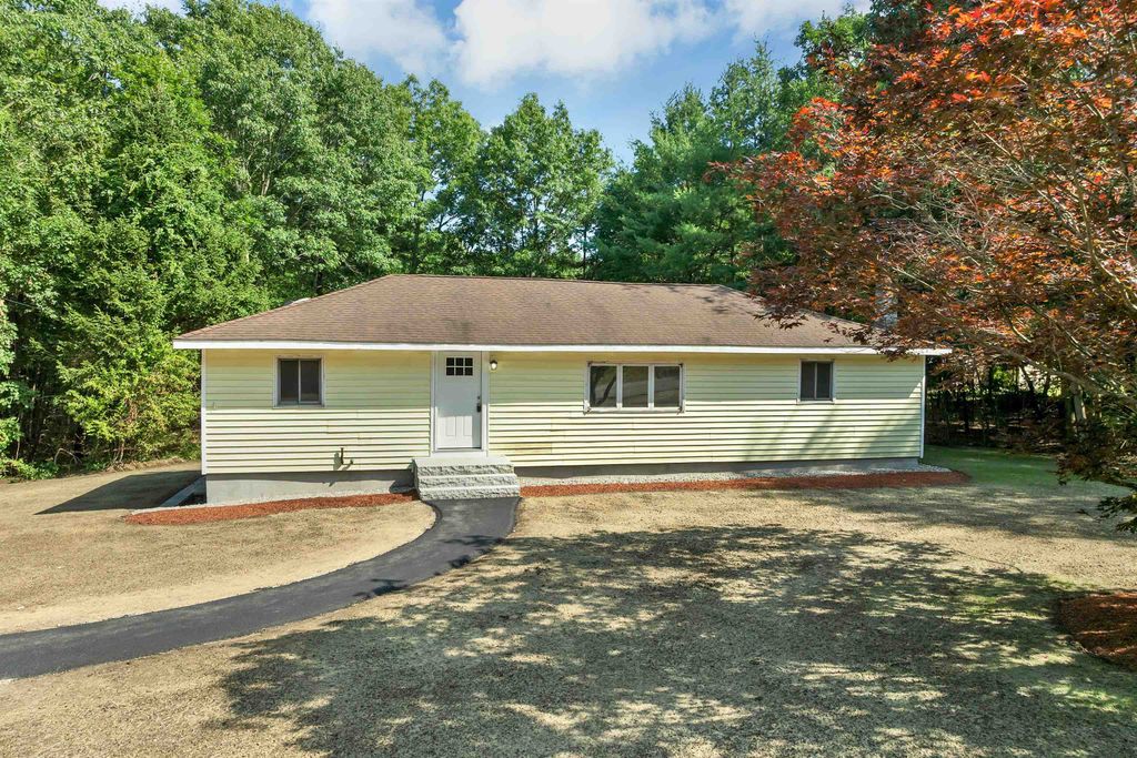 4 Loop Road, Londonderry, NH 03053