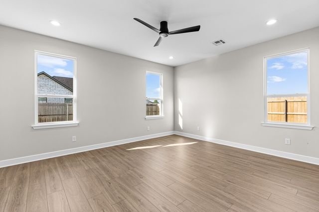 119 Paddle Boat Court, Robinson, TX 76706