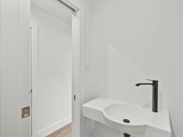 219 Drift Wood Drive, Taylor Lake Village, TX 77586