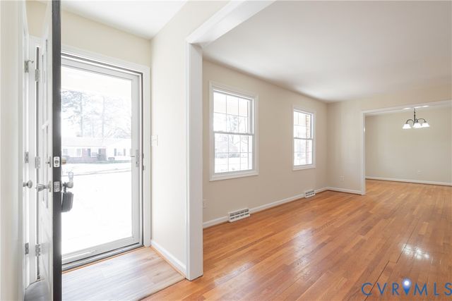 112 Princeton Rd, Colonial Heights, VA 23834