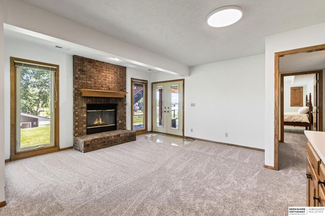 804 Beaver Lake Boulevard, Plattsmouth, NE 68048