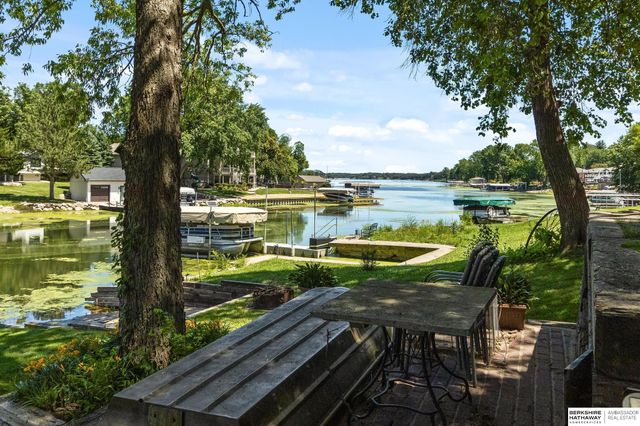 804 Beaver Lake Boulevard, Plattsmouth, NE 68048