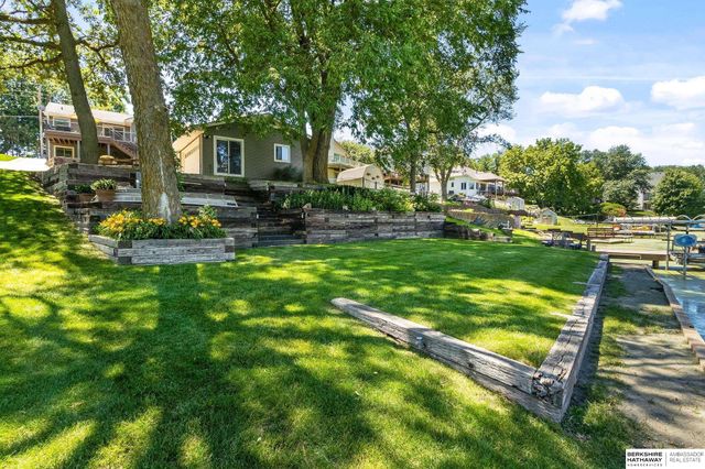804 Beaver Lake Boulevard, Plattsmouth, NE 68048