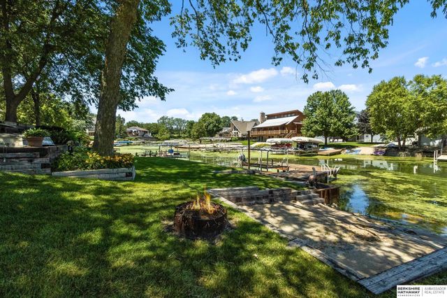 804 Beaver Lake Boulevard, Plattsmouth, NE 68048