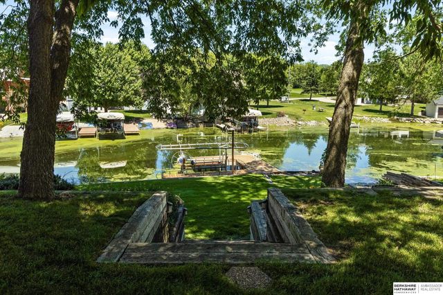 804 Beaver Lake Boulevard, Plattsmouth, NE 68048