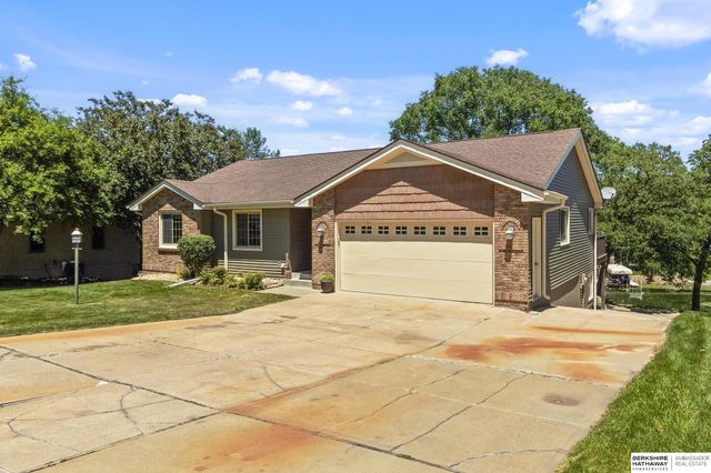 804 Beaver Lake Boulevard, Plattsmouth, NE 68048