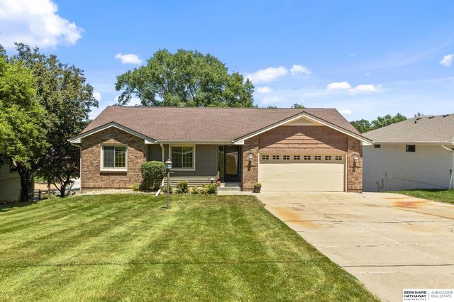 804 Beaver Lake Boulevard, Plattsmouth, NE 68048