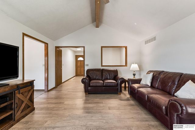 804 Beaver Lake Boulevard, Plattsmouth, NE 68048