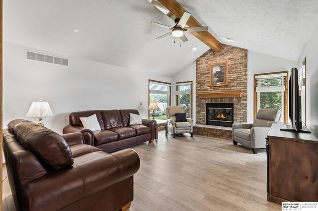 804 Beaver Lake Boulevard, Plattsmouth, NE 68048