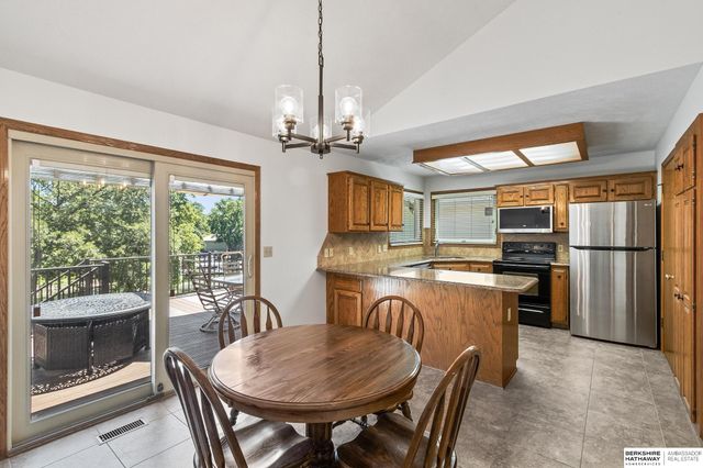 804 Beaver Lake Boulevard, Plattsmouth, NE 68048