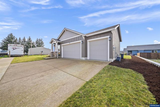 900 Marie St, Mt Angel, OR 97362