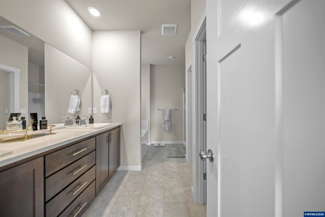 900 Marie St, Mt Angel, OR 97362