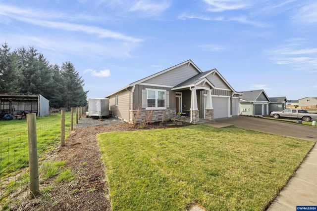 900 Marie St, Mt Angel, OR 97362