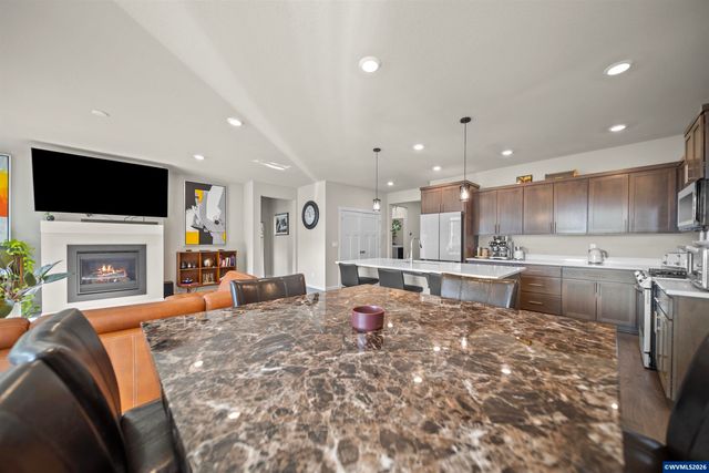 900 Marie St, Mt Angel, OR 97362