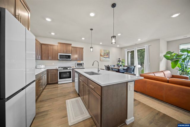 900 Marie St, Mt Angel, OR 97362