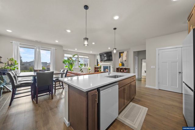 900 Marie St, Mt Angel, OR 97362