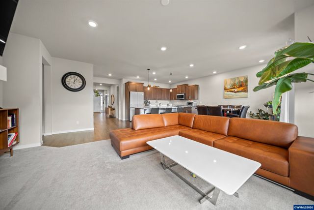 900 Marie St, Mt Angel, OR 97362