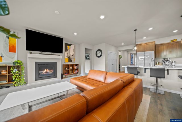 900 Marie St, Mt Angel, OR 97362