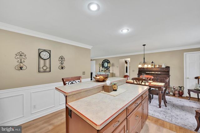 450 GALEN HALL RD, Reinholds, PA 17569