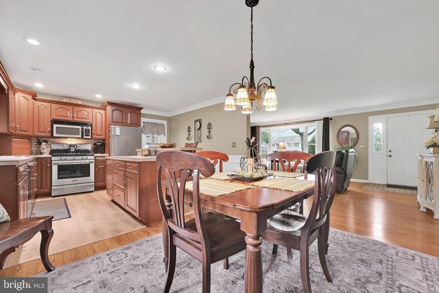 450 GALEN HALL RD, Reinholds, PA 17569