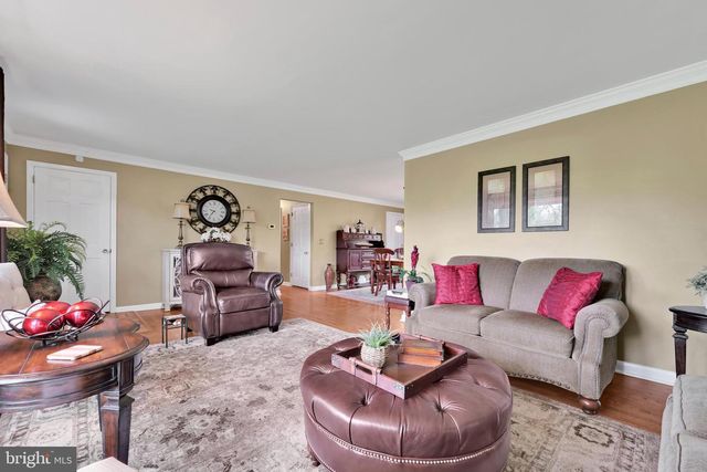 450 GALEN HALL RD, Reinholds, PA 17569