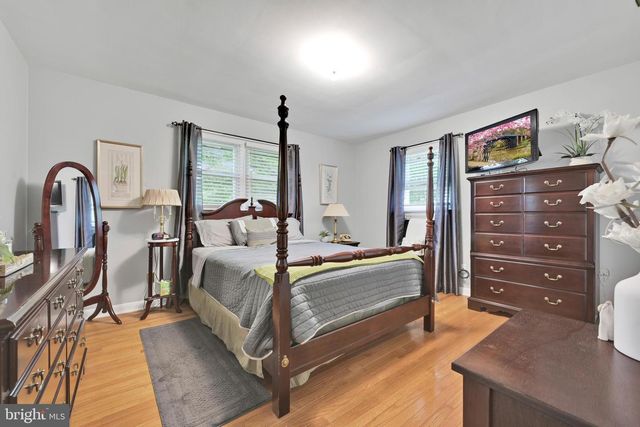 450 GALEN HALL RD, Reinholds, PA 17569