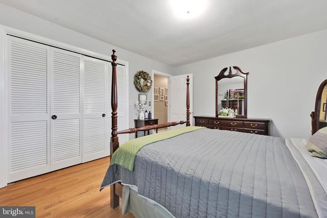 450 GALEN HALL RD, Reinholds, PA 17569