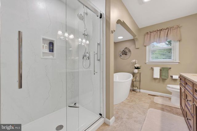 450 GALEN HALL RD, Reinholds, PA 17569