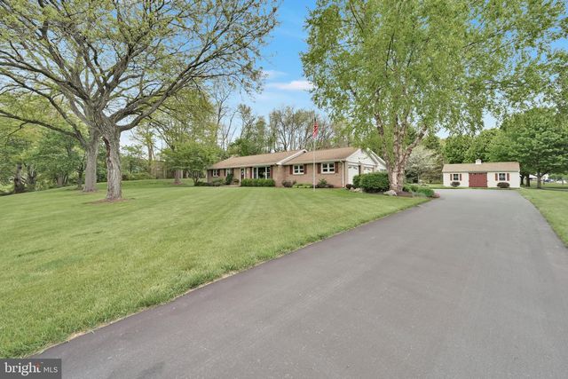 450 GALEN HALL RD, Reinholds, PA 17569