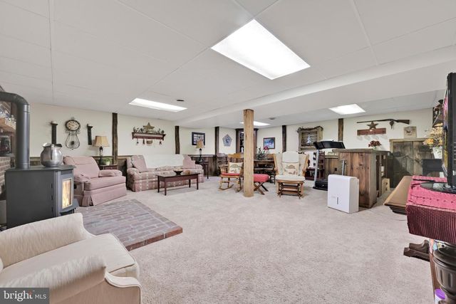 450 GALEN HALL RD, Reinholds, PA 17569