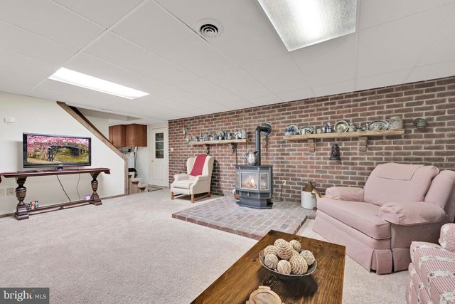 450 GALEN HALL RD, Reinholds, PA 17569