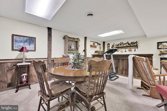 450 GALEN HALL RD, Reinholds, PA 17569