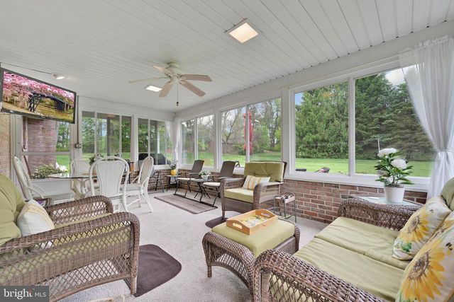 450 GALEN HALL RD, Reinholds, PA 17569