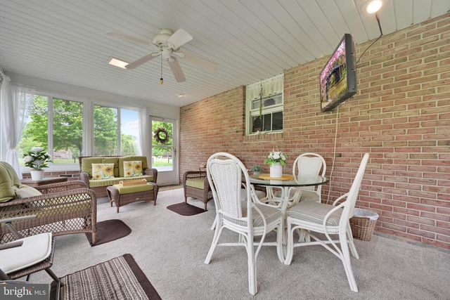 450 GALEN HALL RD, Reinholds, PA 17569