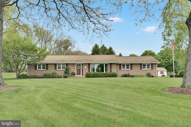 450 GALEN HALL RD, Reinholds, PA 17569