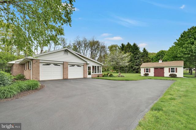450 GALEN HALL RD, Reinholds, PA 17569