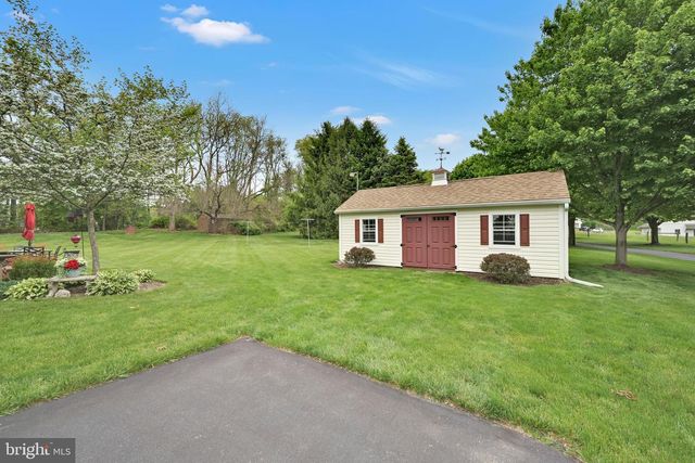 450 GALEN HALL RD, Reinholds, PA 17569