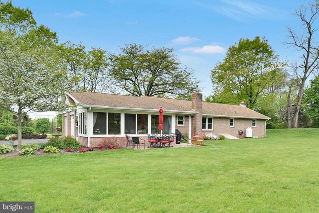 450 GALEN HALL RD, Reinholds, PA 17569