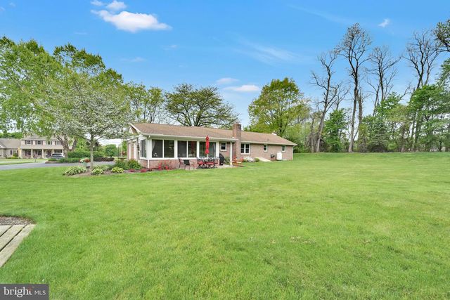 450 GALEN HALL RD, Reinholds, PA 17569