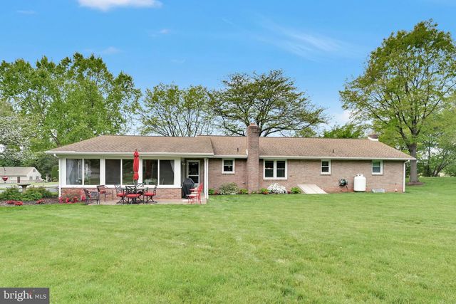 450 GALEN HALL RD, Reinholds, PA 17569