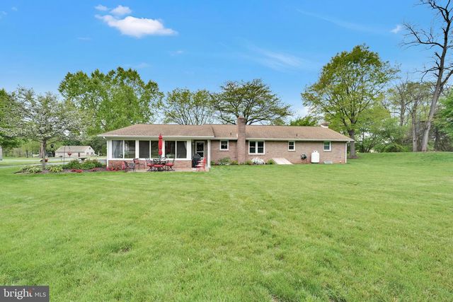 450 GALEN HALL RD, Reinholds, PA 17569