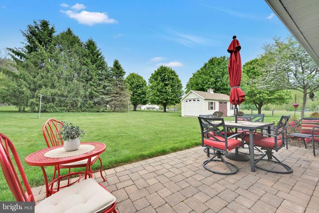 450 GALEN HALL RD, Reinholds, PA 17569