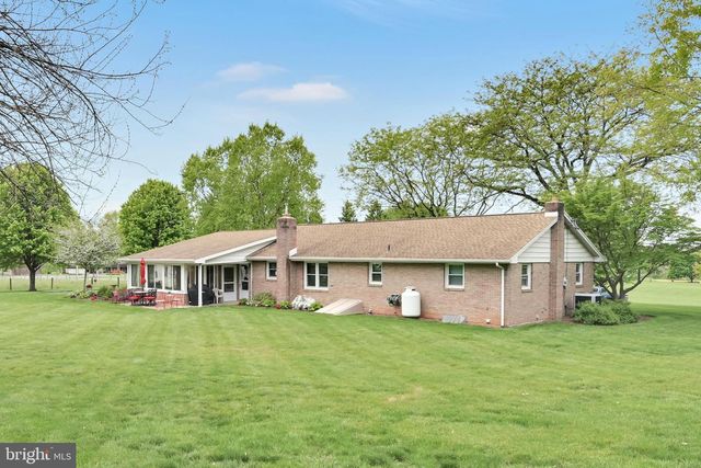 450 GALEN HALL RD, Reinholds, PA 17569