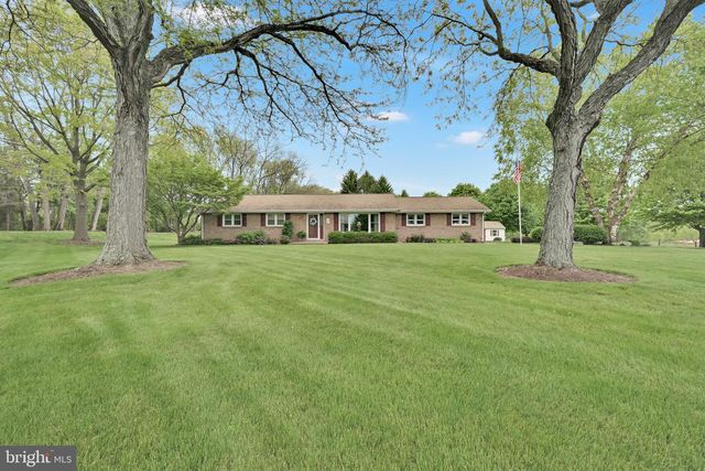 450 GALEN HALL RD, Reinholds, PA 17569