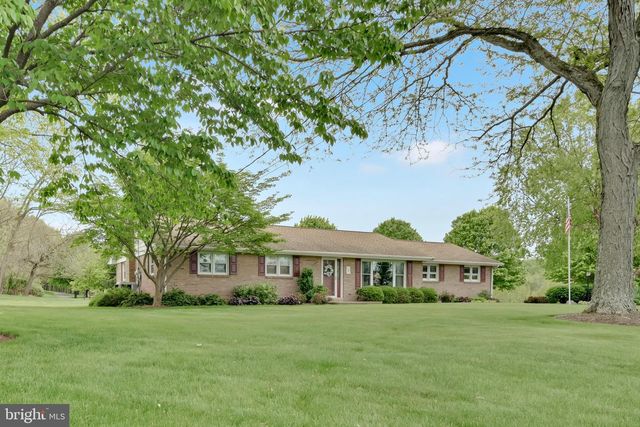 450 GALEN HALL RD, Reinholds, PA 17569