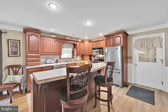 450 GALEN HALL RD, Reinholds, PA 17569