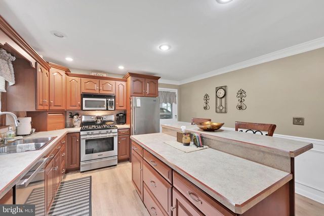 450 GALEN HALL RD, Reinholds, PA 17569